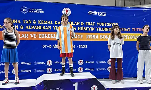 Kayserili minik boksör Türkiye'yi ringde dize getirdi! 781 sporcu arasından zirveye çıktı