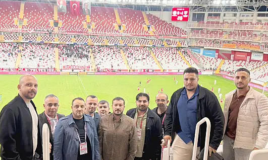 Kayserispor'da tarihi galibiyet sonrası dikkat çeken buluşma!