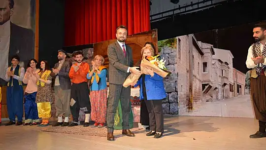 'Gesi Bağları' adlı tiyatro oyununa büyük ilgi