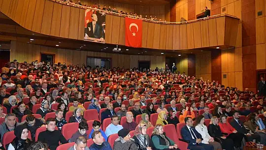 'Gesi Bağları' adlı tiyatro oyununa büyük ilgi