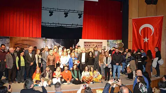 'Gesi Bağları' adlı tiyatro oyununa büyük ilgi