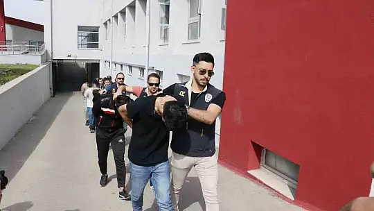 'Sazan Sarmalı' operasyonunda gözaltına alınan 11 kişi adliyeye sevk edildi