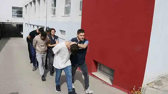'Sazan Sarmalı' operasyonunda gözaltına alınan 11 kişi adliyeye sevk edildi