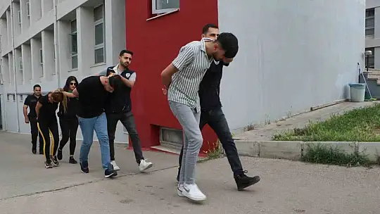 'Sazan sarmalı' yöntemiyle 1 milyon liralık vurgun!