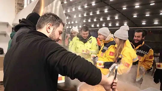 'Yeniden Hayat Lokantası' depremin merkez üssünde nefes aldırdı