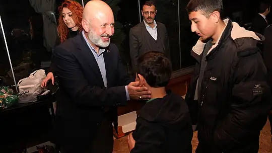 Çolakbayrakdar, iftarda yetim çocuklarla buluştu