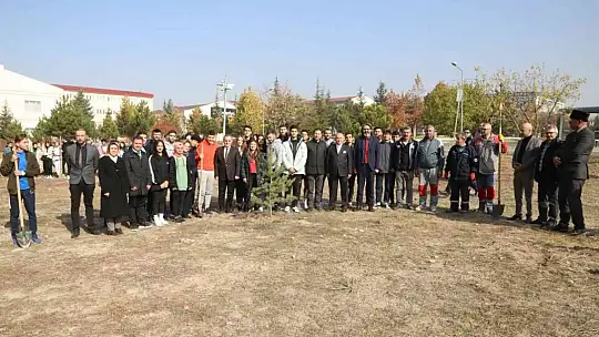 Milli Ağaçlandırma Günü'nde fidanlar ERÜ'de toprakla buluştu