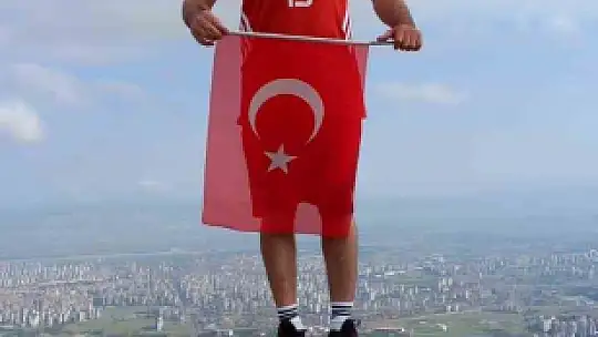 ERÜ öğrencilerinin zirve tırmanışı