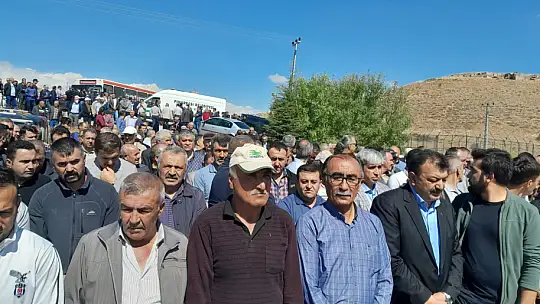 Burhan Topuz'u yüzler dualarla uğurladı