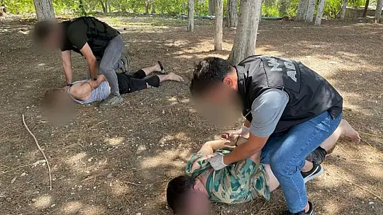 205 litre sıvı metamfetamin ele geçirildi