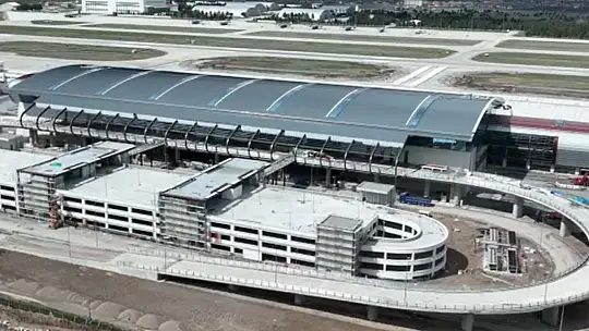 Bakan Akar Kayseri Havalimanı yeni terminal binasını inceledi