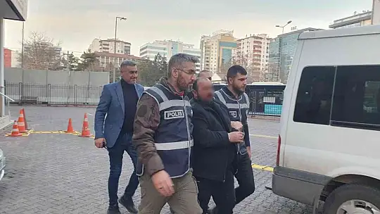 33 yıl 9 ay hapis cezası bulunuyordu