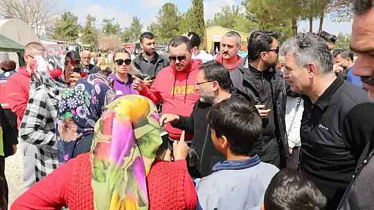 Kayseri'den giden oyuncaklar çocuklara ulaştı