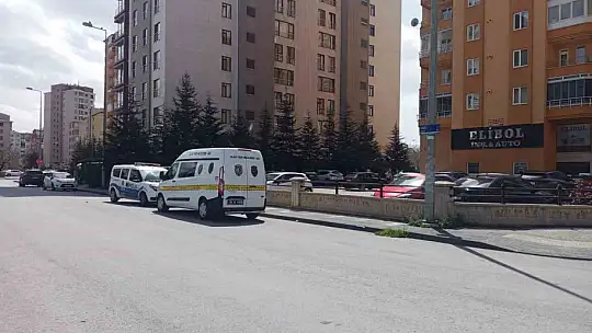 Banyoda kendini astı!