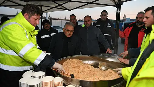 Büyükkılıç, Kahramanmaraş'ta çalışmaları adım adım takip ediyor