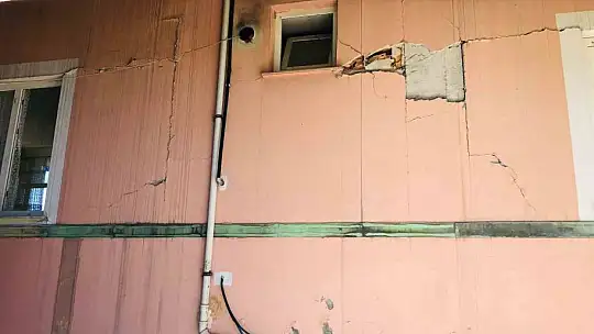 5.5'lik deprem bu köye büyük hasar verdi