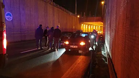 6 aracın karıştığı zincirleme kazada 2 kişi yaralandı