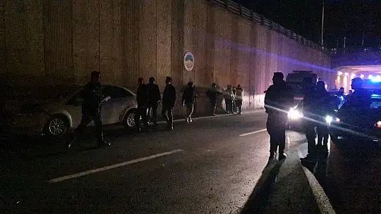 6 aracın karıştığı zincirleme kazada 2 kişi yaralandı