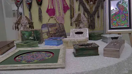 Sanata olan sevgisi engel tanımıyor!