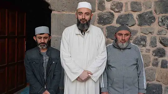 İtikafa 774 yıllık medresede girdiler