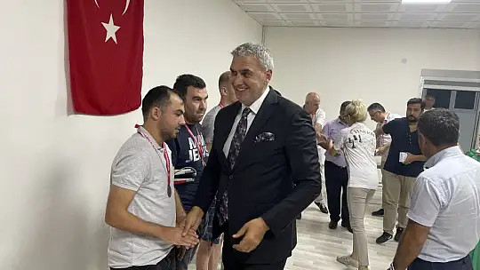 10 sporcu altın madalya kazandı