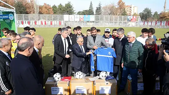 Amatör spor kulüplerine 1 milyonluk malzeme desteği