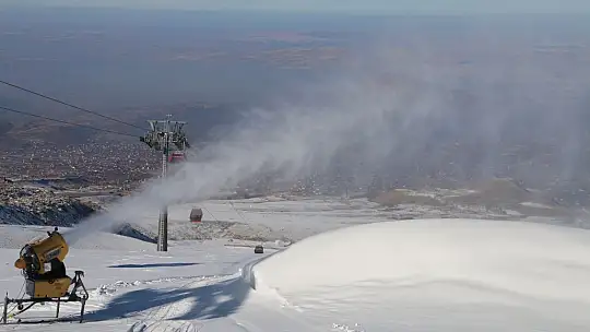 Erciyes Kayak Merkezi'ne suni karlama