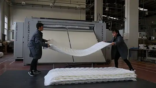 Meslek liseli öğrenciler deprem bölgesine yatak üretiyor