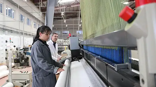 Meslek liseli öğrenciler deprem bölgesine yatak üretiyor