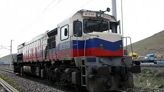 Kayseri'de tır sürücüsüne lokomotif çarptı