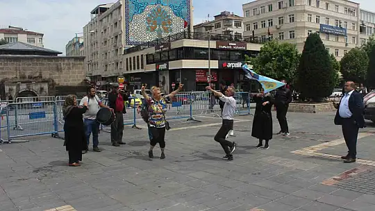 Seçim öncesi adak adadı, sözünü tuttu