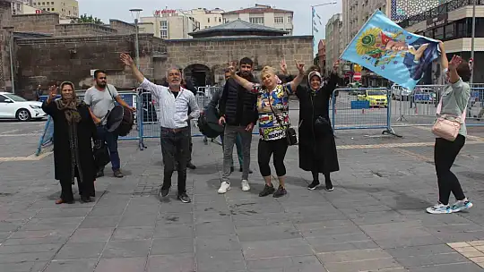 Seçim öncesi adak adadı, sözünü tuttu