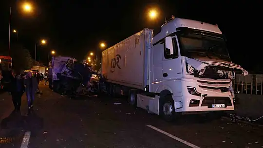 13 aracın karıştığı Adana'daki kazada kapanan otoyol ulaşıma açıldı