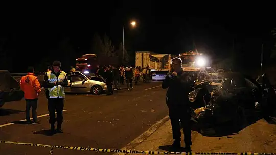 13 aracın karıştığı Adana'daki kazada kapanan otoyol ulaşıma açıldı