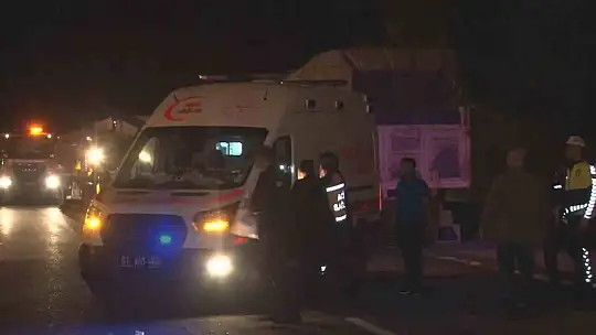 Kazada bir kişi ambulans kaçırdı, o anlar anbean kameraya yansıdı