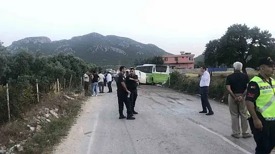 Adana'da belediye otobüs ile panelvan araç çarpıştı: 2 ölü, 10 yaralı
