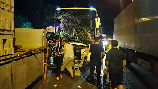 Adana'da biri otobüs 7 araç kazaya karıştı: 16 yaralı