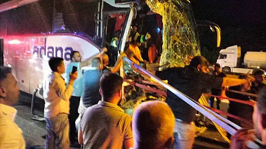 Adana'da biri otobüs 7 araç kazaya karıştı: 16 yaralı