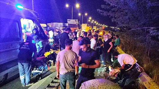 Adana'da biri otobüs 7 araç kazaya karıştı: 16 yaralı