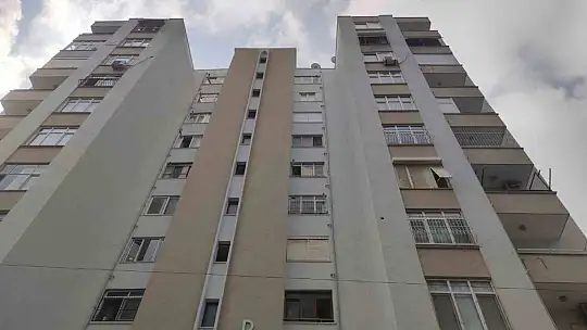 Adana'da bir şahıs eşi ve çocuğunu öldürüp, kendisini bıçakla yaraladı