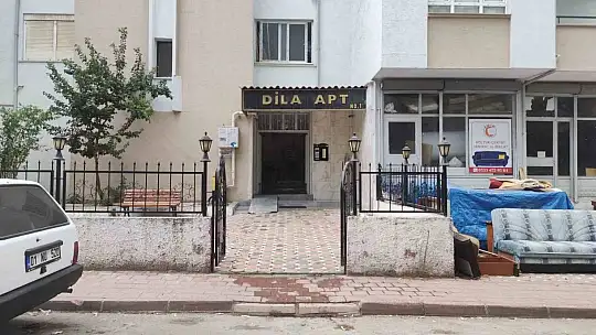 Adana'da bir şahıs eşi ve çocuğunu öldürüp, kendisini bıçakla yaraladı