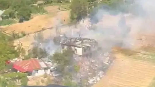 Adana'da ev yangınına havadan müdahale