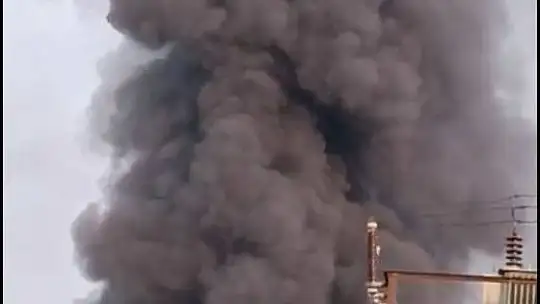 Adana'da geri dönüşüm tesisinde yangın: Dumanlar kilometrelerce uzaktan görüldü