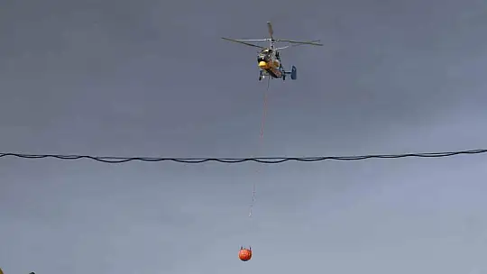 Adana'da geri dönüşüm tesisindeki yangın fabrikaya sıçradı, havadan ve karadan müdahale ediliyor