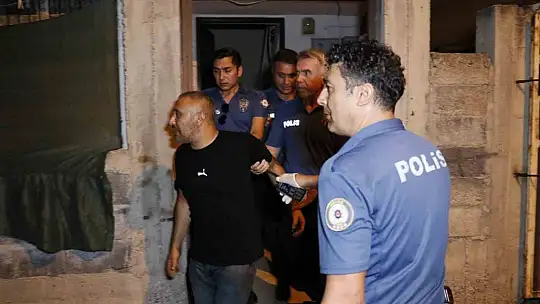 Adana'da havaya ateş açan magandalar ruhsatsız silahlarıyla yakalandı