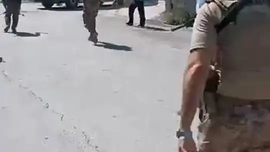 Adana'da iki grup arasındaki taşlı ve sopalı kavgayı polis engelledi