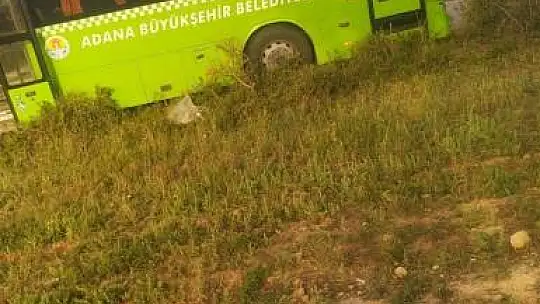 Adana'da minibüsle halk otobüsü çarpıştı: 2 ölü, 2 yaralı