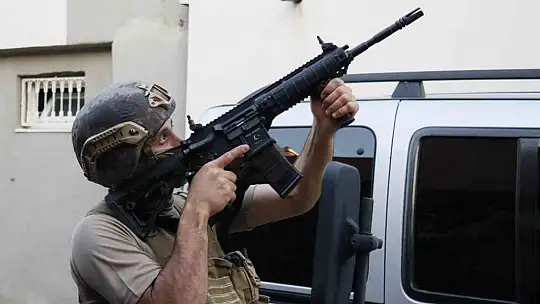 Adana'da organize suç örgütüne şafak baskını: Çok sayıda gözaltı var