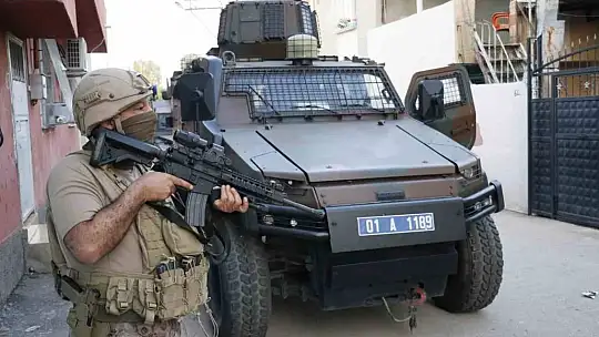 Adana'da organize suç örgütüne şafak baskını: Çok sayıda gözaltı var