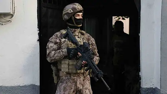 Adana'da organize suç örgütüne şafak baskını: Çok sayıda gözaltı var